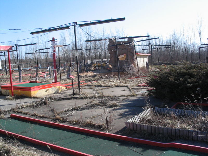 Putt-n-Games - April 2005 Photo  (newer photo)